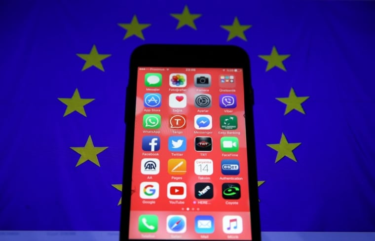 BRUSSELS, BELGIUM - JUNE 15 : A European Union (EU) law that worked on more than ten years, to abolish roaming charges for people using mobile phones abroad comes into force by European Parliament in Brussels, Belgium on June 15, 2017. (Photo by Dursun Aydemir/Anadolu Agency/Getty Images)