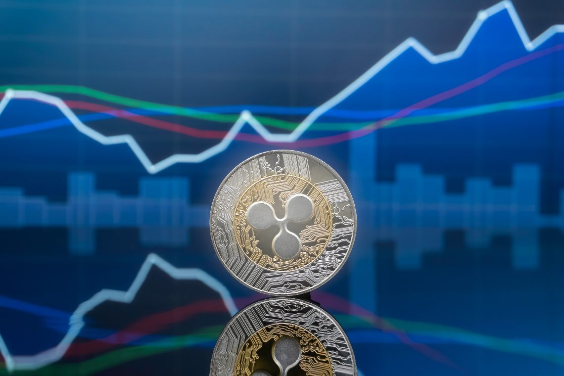 XRP analysis – price forms a reverse pattern, is it at a long-term minimum?