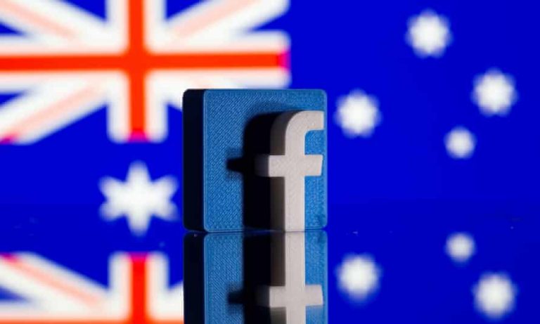 Australian vaccine adverts will not appear on Facebook amid news dispute with social media giant