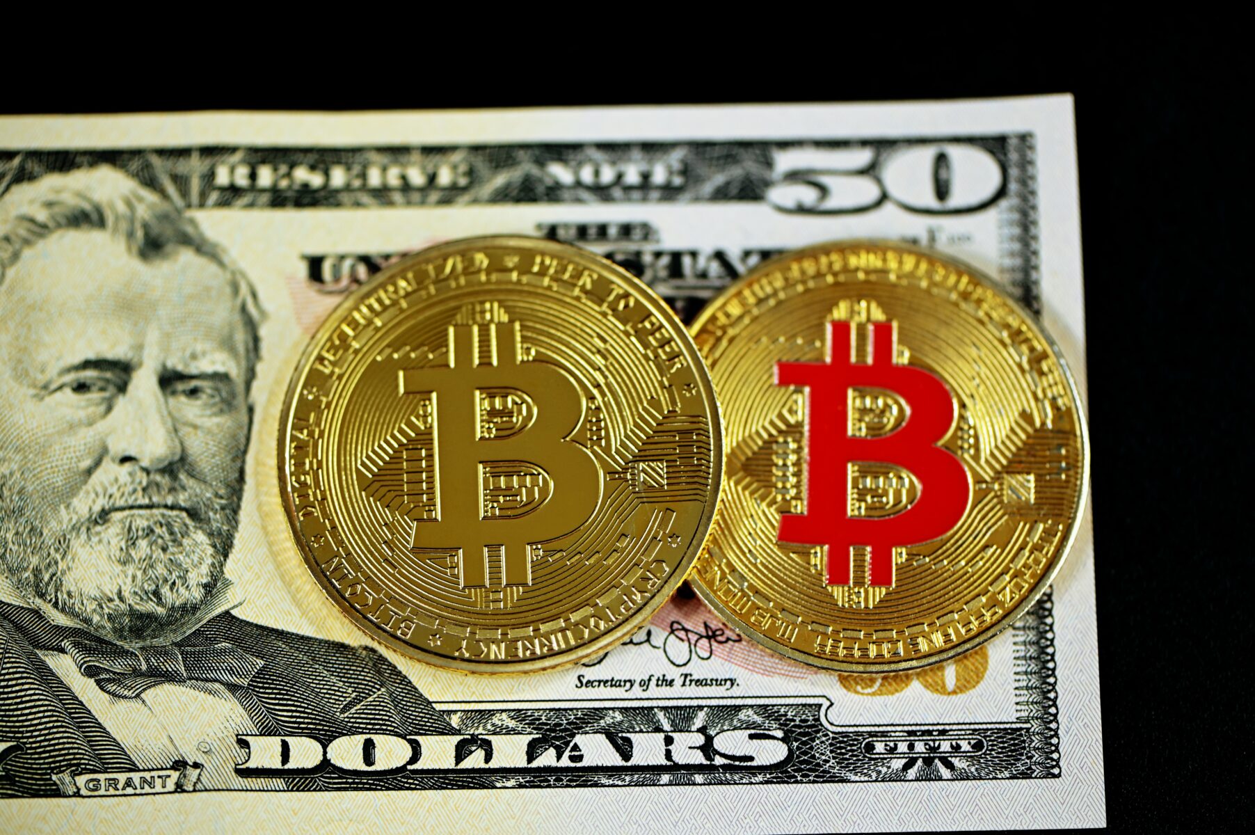 The dollar index is rising and BTC balances on exchanges are at three-year lows – factors indicating further growth of BTC