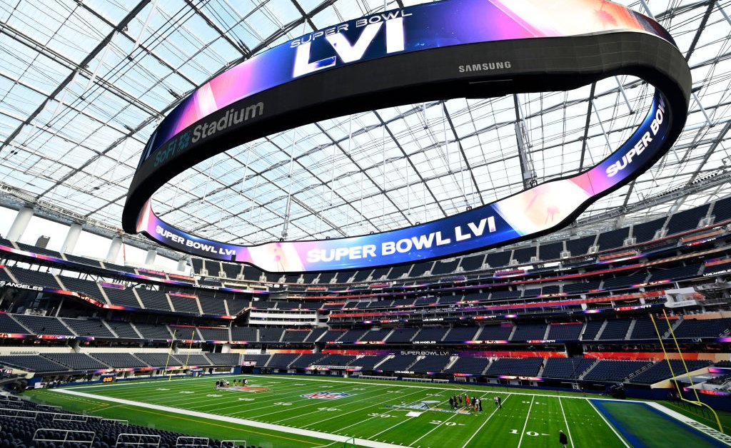 800 million viewers: Super Bowl becomes a BTC show