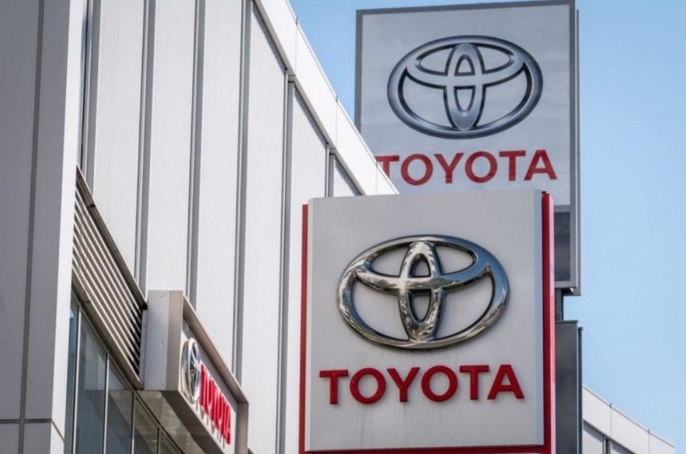 Database update paralyzes Toyota production