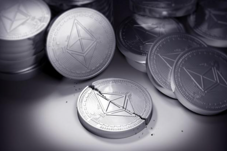 Chart expert warns: “Ethereum will fall below 1,000 USD” – will Solana now overtake ETH?